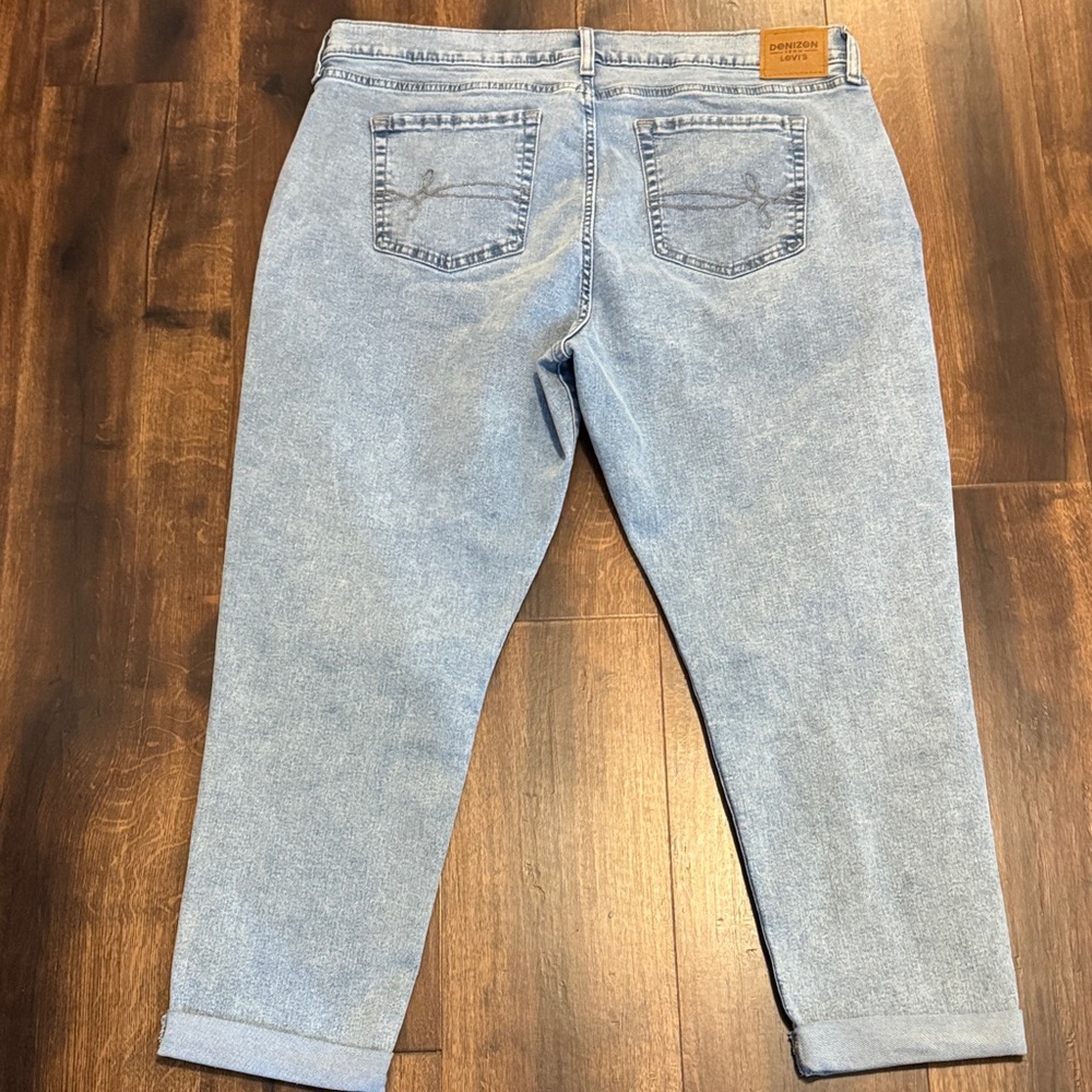 Denizen from Levi's Women's Light Blue Boyfriend Denim Jeans - Picture 2 of 2